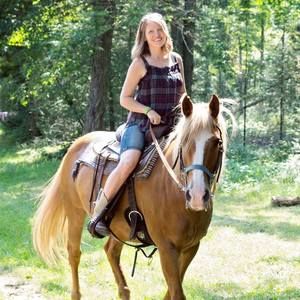 Meet your Posher, Lora